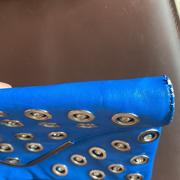 Bébé envelope clutch in blue colour with silver diamandy studs - Picture 4 of 8